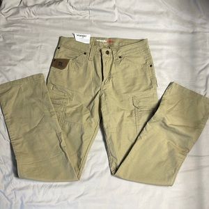 Brand new women’s Wrangler ranger pant slim fit. Size 4.